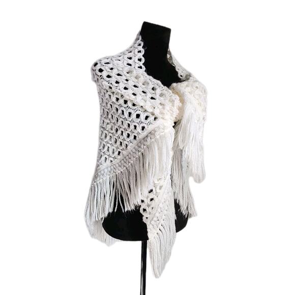 Vintage 60s White Acrylic Crocheted Fringed Shawl Hippy Bohemian Grannycore EUC - Picture 2 of 6